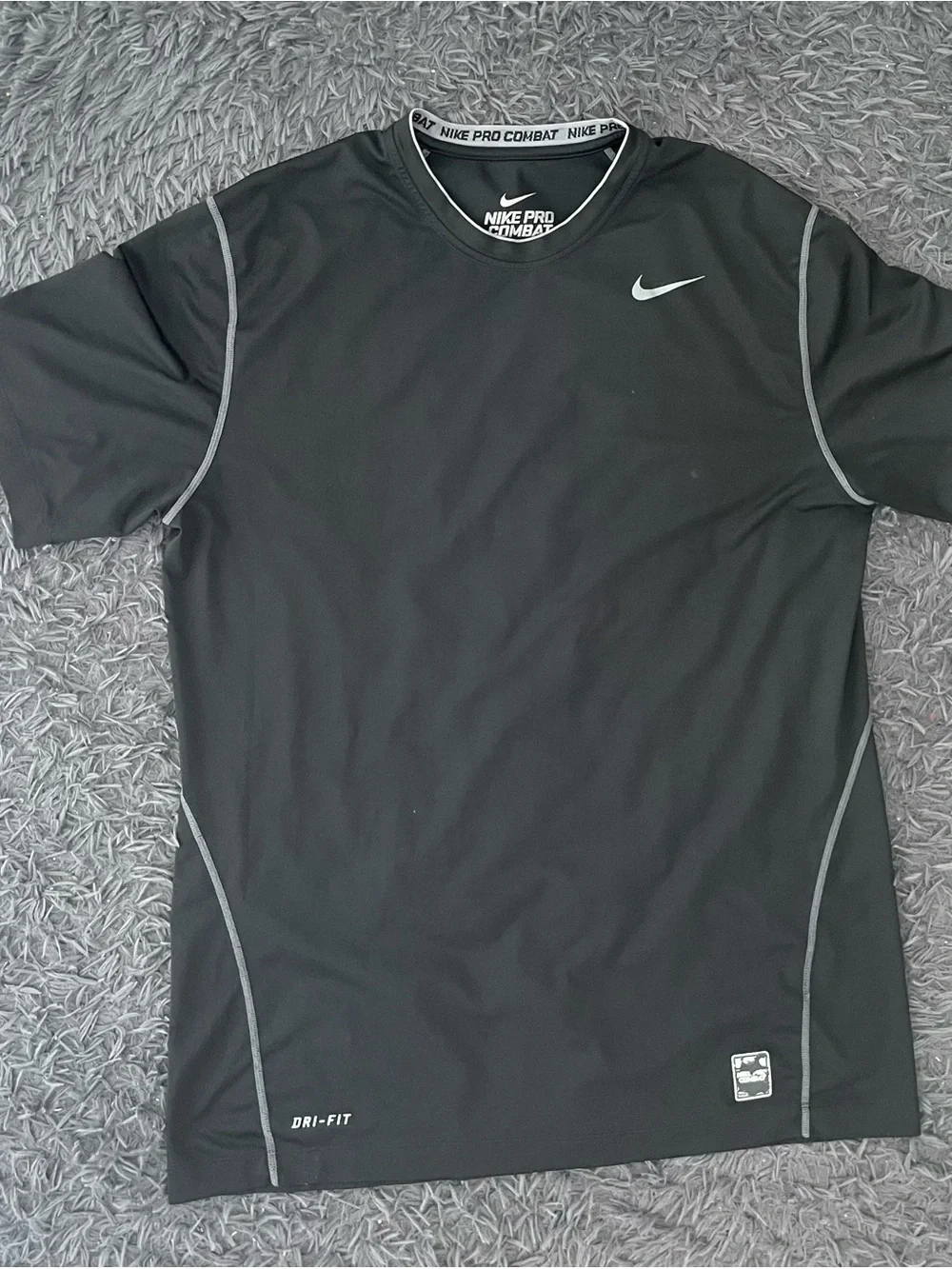 Men Size Large Nike Short Sleeve Black Hyperwarm Dri Fit Fitted Pro Combat